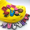 Bad Bunny Shoe Charms 132 PCs Pack Großhandel Masse für Croc Unisex Kinder Teen Adely Party Geschenke