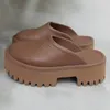 Mulheres G slip-on sandália plataforma de borracha sola marrom perfurado G borracha luxo Designe praia férias casa chinelo C5Fy #