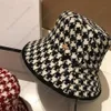 Marca Bilha Moda Sol Hat Chapéu Mulher Primavera e Outono Inverno Lattice Black Lattice Designer Chapéu de Beleza das Mulheres Lattice Black Xadrez Feminino Feminino Balde