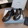 2021S Sonbahar Lüks Tasarımcı Gündelik Ayakkabı Kadın Loafer Ayakkabı Çikolata Fırçalı Deri Loafers Düz Marka Spor ayakkabıları Siyah Patent Kauçuk Platformu EU35-41