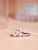 S925 Silver Charm Punk Band Ring med Sparkly Diamond in Platinum Color for Women Wedding Jewelry Gift Engemet PS78615735326