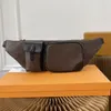 Designer di lusso Marsupio Cross Body Borsa petto da uomo Borse da cintura più recenti Famoso marsupio Fashion Marsupio marrone e nero Marsupio con lettere e fiori Design