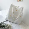 Małe Torby na płótnie dla kobiet 2022 Girls Shopper Projektant Torebka Casual Haft z Daisy Crochet Cute Mesh Ramię Tote Torba CCE13658