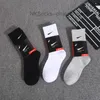 Calcetines deportivos de moda para hombre Marca de gancho clásico Tubo medio Sólido Hombres Mujeres Baloncesto Absorbente de sudor Transpirable Calcetín de barco corto Calcetines deportivos de lujo Bh1p