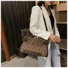 2022 Factory Wholesale New France Paris bag women's high-capacity Mommy handbag Single Shoulder Messenger fashion versatile college style