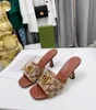 Moda G Bayan Sandalet Terlik Slayt Tasarımcı Lüks Düz Yüksek Topuklu Parmak Arası Terlik Ayakkabı İşlemeli Platform Kauçuk Sandalet Deri Shoal Rahat Ayakkabı 35-42