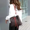 2021HOT女性デザイナーセールハンドバッグレディースバッグ革張りのチェーンバッグ用ハンドバッグウォレットクロスボディとショルダーバケットバッグ