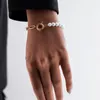 Charm Armband 2022 Fashion Imitation Pearl PaperClip Chain Armband Women Handgjorda mixsträngspärlor för smycken Gift Fawn22
