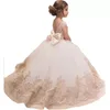 2022 Encantadores vestidos para niñas de flores, ropa de bautismo para bebés y niños pequeños, vestidos de fiesta de cumpleaños de satén, manga abullonada hecha a medida con cola B0622x12