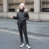 Pantalones de dos piezas para mujer, conjuntos de moda de invierno 2022, Parka de algodón cálida con cuello de piel, chaqueta gruesa con capucha, abrigo, conjunto de 2 piezas con cintura elástica