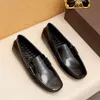 Abiti Scarpe Designer Uomo Scarpe eleganti Mocassini Scarpe senza lacci in vernice Scarpa in pelle nera 220707