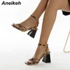 Сандалии Aneikeh Fashion PU LeoPard Spike Spike каблуки женские сандалии Летняя сексуальная узкая полоса высокая обувь новая вечеринка неглубокая пряжка ремешка 220331