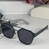 공식 웹 사이트 The New Occhiali Eyewear Collection Sunglasses SPR 07 기능 사각형 전면 현대적인 느낌의 세련된 아세테이트 패널 조합으로 만든 프레임