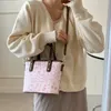 인쇄 핸드백 여성 크로스 바디 백 2023 가을 새로운 휴대용 버킷 가방 단순한 패션 원산지 대각 지갑 숙녀