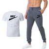 Completi da uomo 2022 Estate Corsa Sport Tute Tute Abbigliamento di marca Palestra Fitness Jogging Uomo Abbigliamento sportivo Set Due magliette Pantaloncini