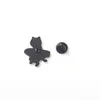 Gato preto e branco com modelo de skate broches unissex desenhos animados liga esmalte animal lapela alfinetes europeus crianças suéter bags2422342