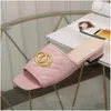 Designer Summer Beach tofflor Fashion Loafers Lazy Low Heeled Flops Leather Letters Lady Cartoon Slides Women Shoes Metal Ladies Sandaler Stor storlek 35-38-42