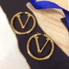 Diseñadores de pendientes de aro de moda para mujeres Big Circle 4cm Pendientes de oro Pendientes Letter V Studs Luxury Designer Jewelry Box BUENA