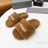 المصممين النعال النسائية Oran Woolskin Luxury Fluffy Slipper Ladies Indoor Warm Warry Farry Flip Flops Women Amazing Plush Fur Slides Spring 2022