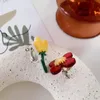 Parafuso de clipe para trás japonês assimétrico fofo acrílico vermelho amarelo brincos de flor amarela do clipe de cor contrastante feminina sem sequitura