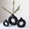 Vilead preto circular vaso de cerâmica oco donuts nórdicos vaso de flores de decoração de decoração de decoração de escritório decoração de interiores 220423