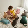 Creative Cat em forma de pelúcia travesseiro de brinquedo de brinquedo de pelúcia macia de pluushie de estilo nórdico Decoração de decoração de aniversário para amigos LA481