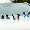 インテリア装飾車の装飾品2 PC/セットかわいいカップルキッズ樹脂の置物人形ボイガール自動車ダッシュボード装飾アクセサリー