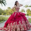 Red Charro Quinceanera Dresses 2022 Princess Spaghetti Strap Gold Applique Lace Sweet 16 Party Jurk Vintage Vestido de 15 Anos Robe Bal Middeleeuwse afstudeerslijtage