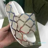 مصمم منصة الصنادل أزياء المرأة مطرزة قماش منصات الأحذية الشرائح الفاخرة النعال شاطئ الوجه يتخبط مع مربع