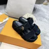 bom dia flat mule sandals 1a3r5m 시원한 손쉬운 세련된 슬라이드 2 스트랩 조정 된 금 버클 여성 su'e''viuton ''vjw