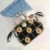 Вечерняя сумка жемчужная корзина сцепление с глиняной пакетом женщины знаменитые цветочные бусины металлические кошелек корейская ковша вечеринка 20220607