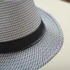 Jazz Hat Panamanian Top Hats Bomull Linne British Sun Hat för män Kvinnor Sommar Trilby Fedora Caps Panama Beach Street Cap Stingy Brim Dekorativ 39 Färg BC7939
