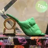 Topp Italien kl￤nningskor Squar Toe Down-Padded Keira Mules 10.5 cm High Heels Designer Slipper Kvinnor Sandal White Black Green Beige Beach Slippers Womens Slides