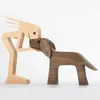 Family Puppy Wood Dog Craft Figurkonst Hantverk Desktop Table Ornament Carving Model Home Office Decoration Pet Sculpture Dogs Lo5605753