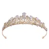 Klassiska Sparkle Crystals Wedding Headpieces Gold Silver Rhinestones Bridal Crown and Tiaras Hairband Women Headwear Hair Accessories Headdress CL0339