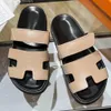 Designer Sandales de qualité supérieure Chypre Slippers Bage Sandale plate Classique Luxury Summer Lady Leather Flip Flops Men Femmes Femmes avec8221831