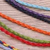 Filato 50pcs Braccialetto che fa cordoni Corde intrecciate in pelle multi colore Charms con chiusura a moschettone per bracciali