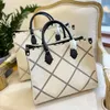 Onthego Bolsos de diseñador de moda simple para mujer Bolso de cuero Messenger Cross Mochila de viaje para mujer Monedero Bolso de compras grande M44925