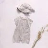 2022 Nyfödd babyflicka Jumpsuit Summer Boy Casual Plaid Bodysuits For Spädbarn Bomull Tunna små barn Klädflickor Kostymer G220521