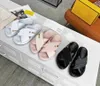 Designersandaler Dam Mules Slides Grafitofflor Sommar Lädersandaler Gummisulor Guld Metall Utomhus Beach Flip Flop med låda