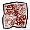 2022 Nova moda 100% Silk Square Sconhas Leopard Shawls Classic 53*53cm Bandana à prova de poeira Popular Print Beach Towel