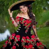 Princesse Noir Quinceanera Robes 2022 Style Mexicain Hors Épaules Rose Fleur Robe De Bal À Manches Longues Robe De Bal Sweet 15 Party XV Vestidos De 15 Anos Robe Bal