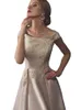 エレガントなお茶の長さのマザーのドレススクープネックヴィンテージゲストウェディングパーティーガウンレースアップリケビーズサテンイブニングドレス