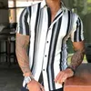 2022 Summer Menswear Nouvelle chemise décontractée en pouces Mode Bleu Blanc Noir Rayé Hip Hop Manches courtes Street Wear Slim Top G220511