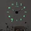 Väggklockor 3D-stansfri lysande klocka Fluorescerande i Dark Home Decor Decoration Självhäftande Clockwall