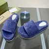 LUXURY Diseñadores Hombres Mujeres Zapatillas Sandalias Impresión en relieve Terciopelo Grueso Suave Suela Mula Verano Tacón plano Desgaste Diapositivas Chanclas Sandalias de playa Tamaño 35 a 44