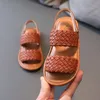 Retro Weave Girl Sandaal Sandaal Sandalen Kind Sandalen Zachtzolen Strandschoenen Ademoers Romeinse schoenen Baby Kids Flat Shoes 220621