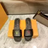 Zapatillas de diseñador Zapatillas de mujer Sandalias de lujo Sandalias de marca Chancletas de cuero real Pisos Diapositivas Zapatos casuales Zapatillas de deporte Botas por marca 085