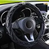تغطي عجلة القيادة إكسسوارات السيارة الداخلية تغطية عالمية تاج كريستال جلدية مرنة حماية مرنة الأزياء المزخرفة
