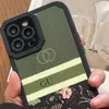 Custodie per telefoni di design di lusso verde per iPhone 11 12 13 Pro Promax Xr X Xs Lettera G Cover per cellulare Custodia anticaduta Fiore rosa Alta qualità